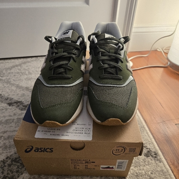 New Balance Men's Green Athletic Shoes - Picture 3 of 6